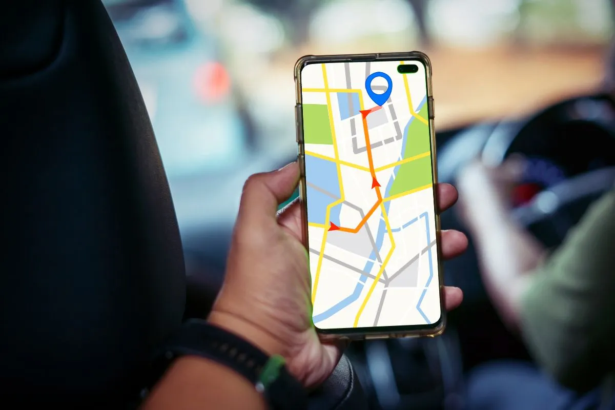 cette-astuce-vous-permet-de-profiter-en-meme-temps-de-google-maps-et-waze-sur-android-auto