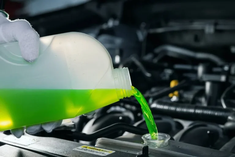 a-quoi-sert-vraiment-le-liquide-de-refroidissement