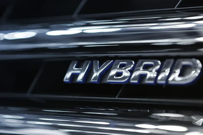 Comment fonctionne une voiture hybride